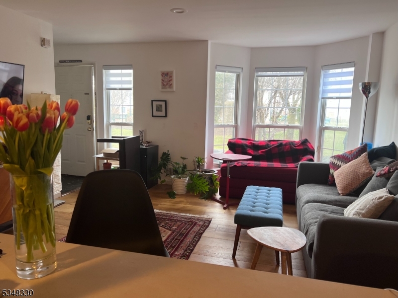 Montclair Twp., New Jersey 07042, United States, 2 Bedrooms Bedrooms, ,2 BathroomsBathrooms,Residential,Pending,104740