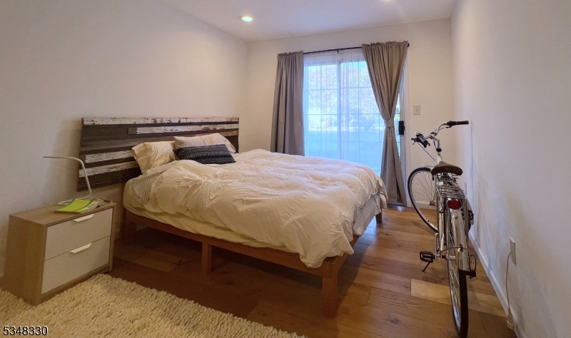 Montclair Twp., New Jersey 07042, United States, 2 Bedrooms Bedrooms, ,2 BathroomsBathrooms,Residential,Pending,104740