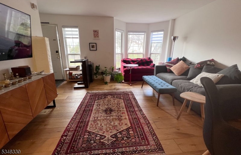 Montclair Twp., New Jersey 07042, United States, 2 Bedrooms Bedrooms, ,2 BathroomsBathrooms,Residential,Pending,104740