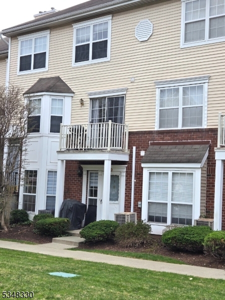 Montclair Twp., New Jersey 07042, United States, 2 Bedrooms Bedrooms, ,2 BathroomsBathrooms,Residential,Pending,104740