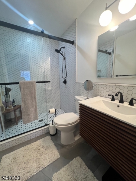 Montclair Twp., New Jersey 07042, United States, 2 Bedrooms Bedrooms, ,2 BathroomsBathrooms,Residential,Pending,104740