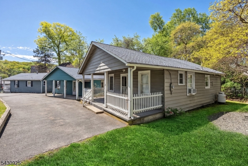 MAIN LAKE - Residential Income