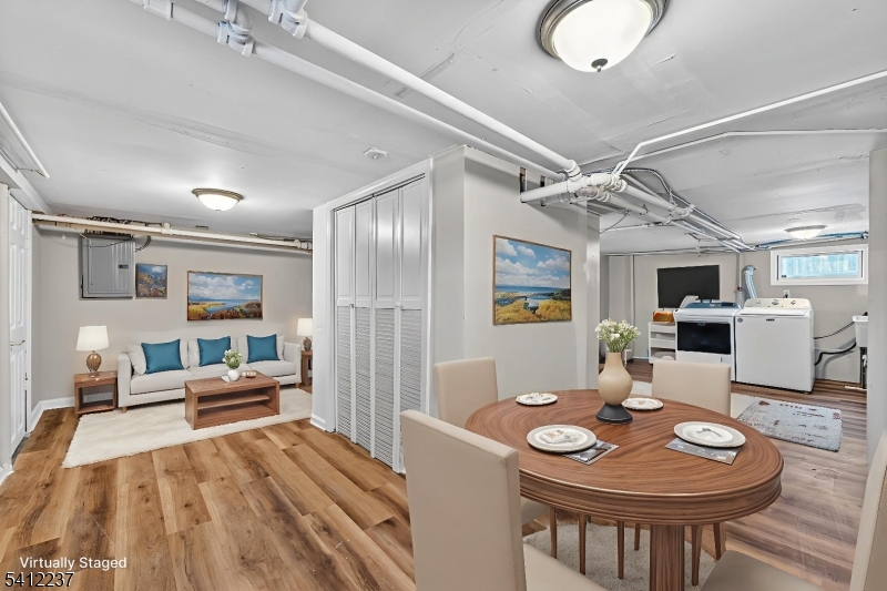 EAST END - Residential