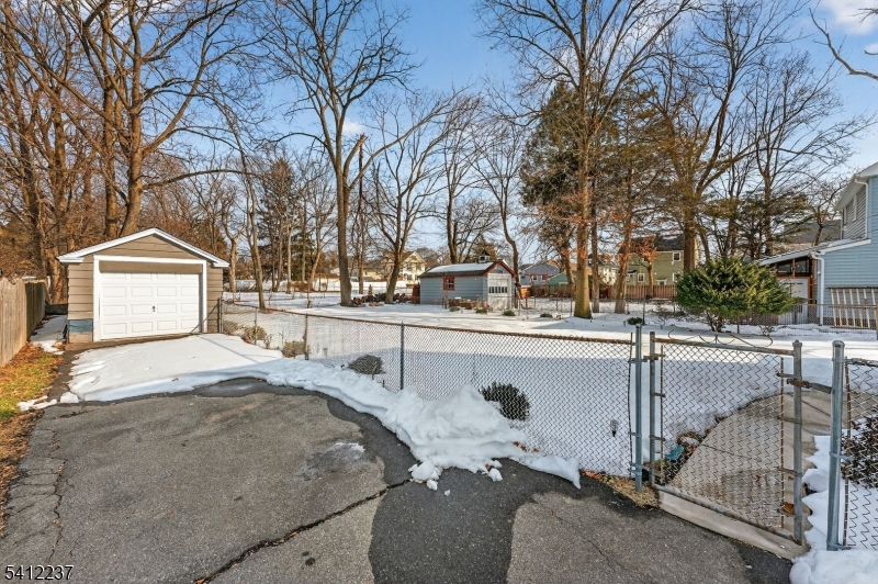 EAST END - Residential