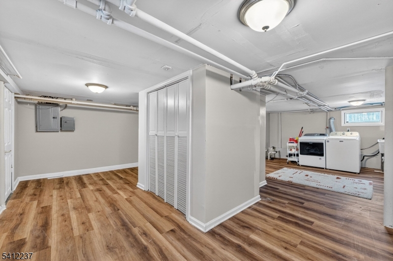 EAST END - Residential