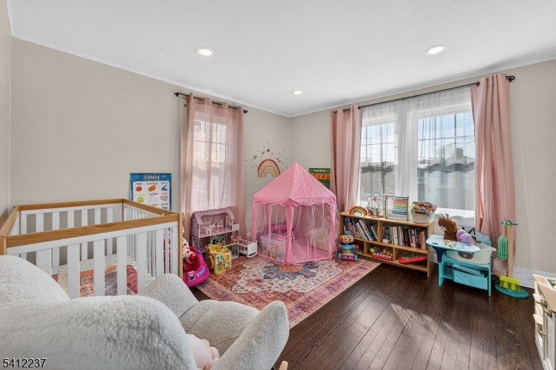 EAST END - Residential