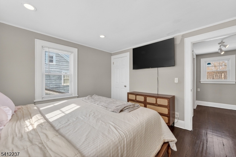 EAST END - Residential