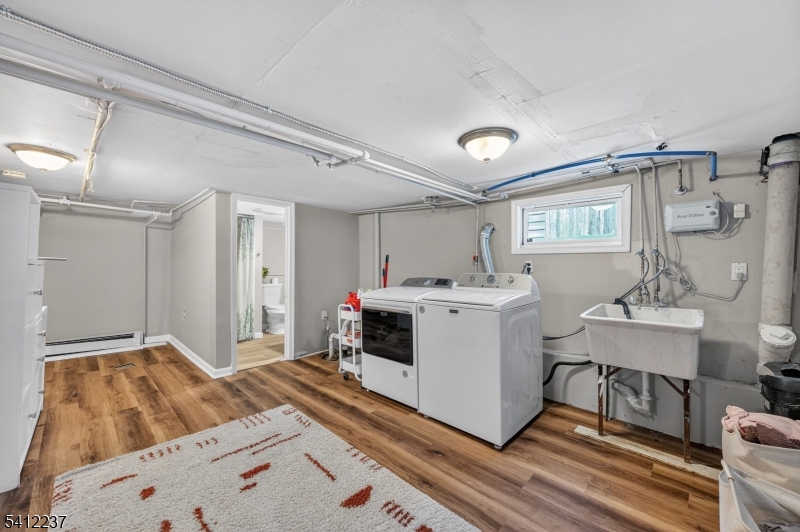 EAST END - Residential