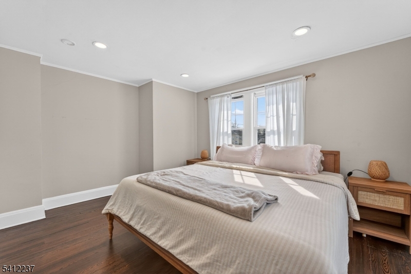 EAST END - Residential