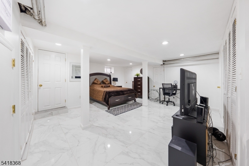 Putnam Manor - Residential