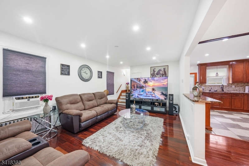 Putnam Manor - Residential