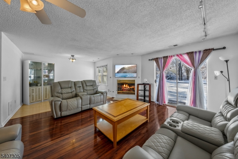 La Mer - Residential