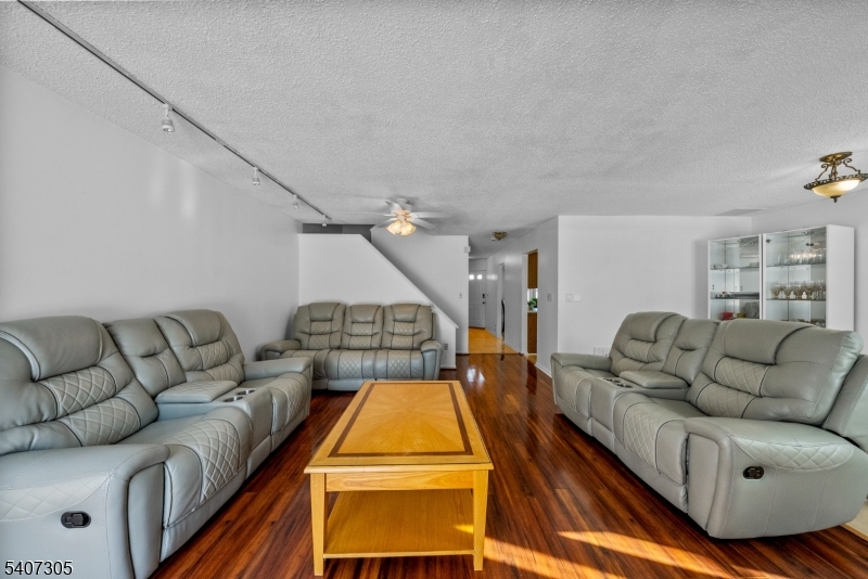 La Mer - Residential