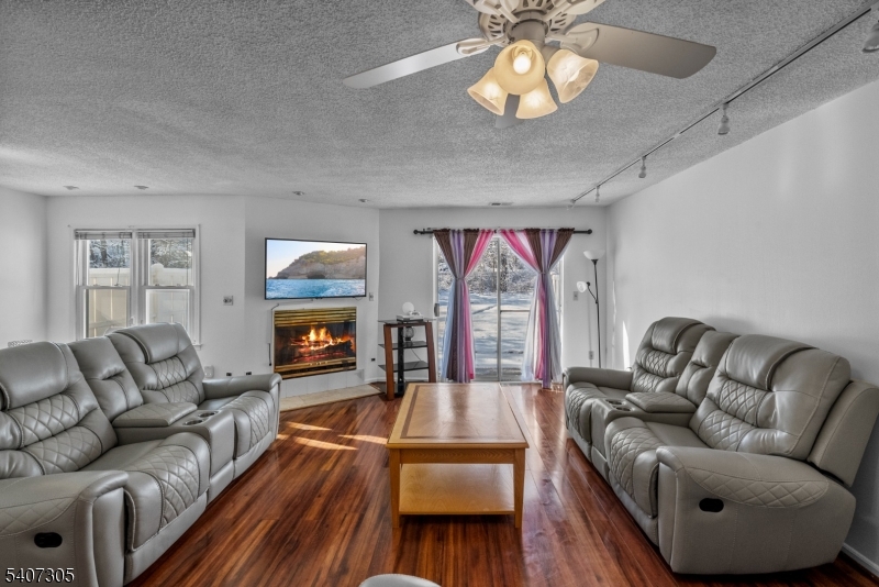 La Mer - Residential