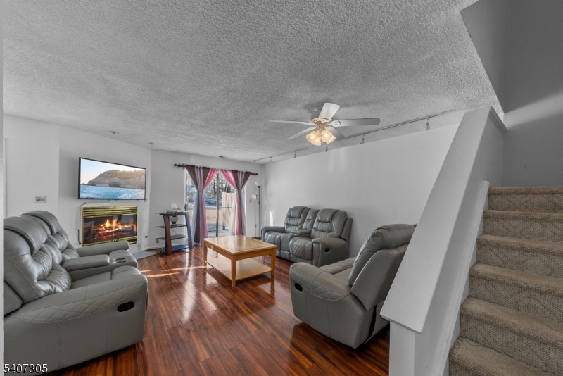 La Mer - Residential