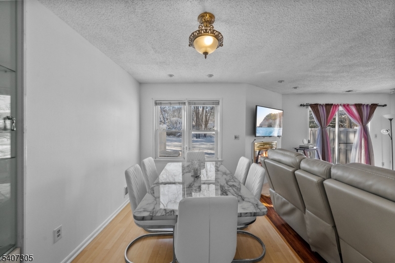 La Mer - Residential