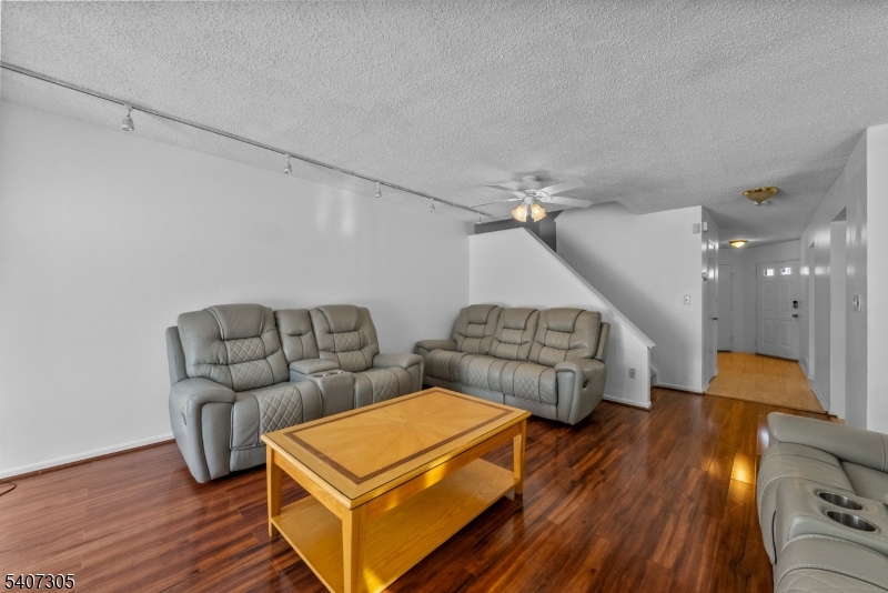 La Mer - Residential