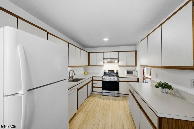 La Mer - Residential