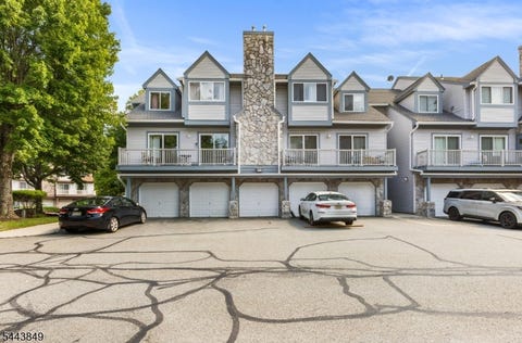 5 Garden Ct, Roxbury Twp., NJ 07876 - #: 4038132