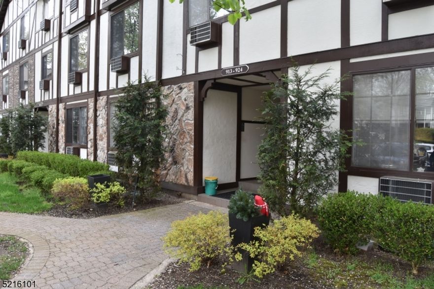 One bedroom studio, ready for your personal touch. 203 K type Loan or cash, Not fha approved. Kitchen needs to be put in, no appliances, first floor unit located in Ridge Gardens, heat is included with water. Affordable monthly maintenace. Laundry and storage in basement. Association pool in complex. Buyer responsible for smoke certification.