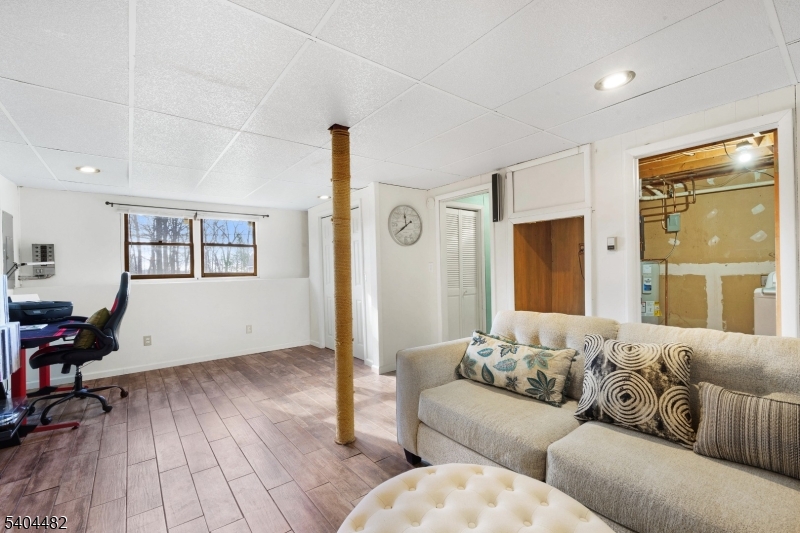 Barry Lakes - Residential