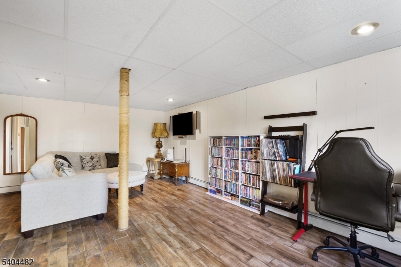 Barry Lakes - Residential