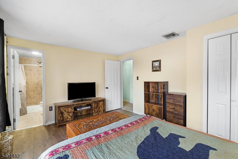 Barry Lakes - Residential