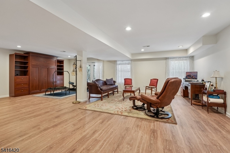 Four Seasons - Residential