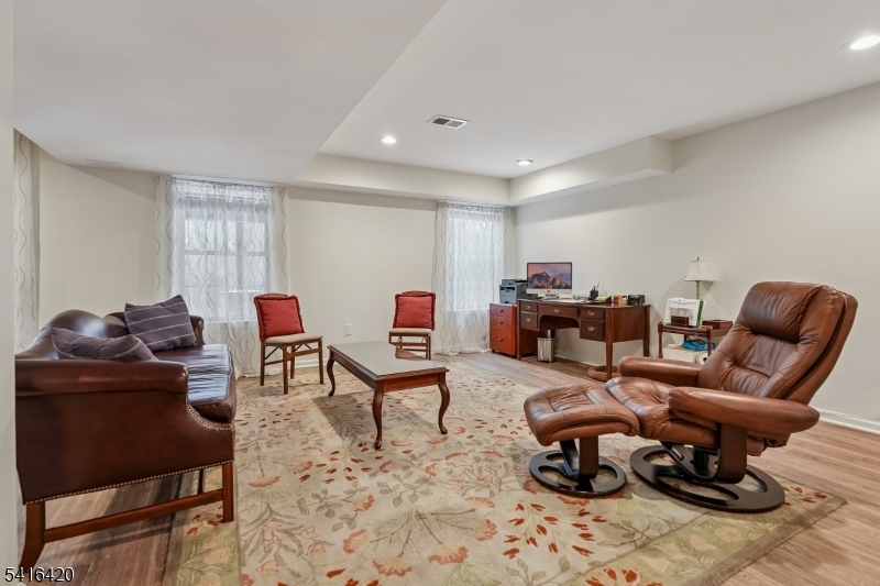 Four Seasons - Residential