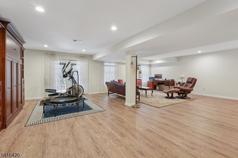 Four Seasons - Residential