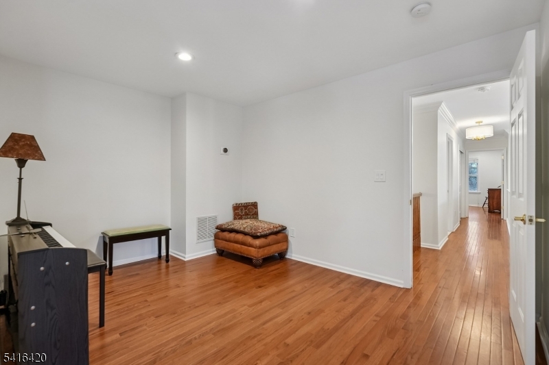 Four Seasons - Residential