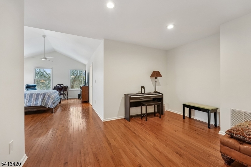 Four Seasons - Residential