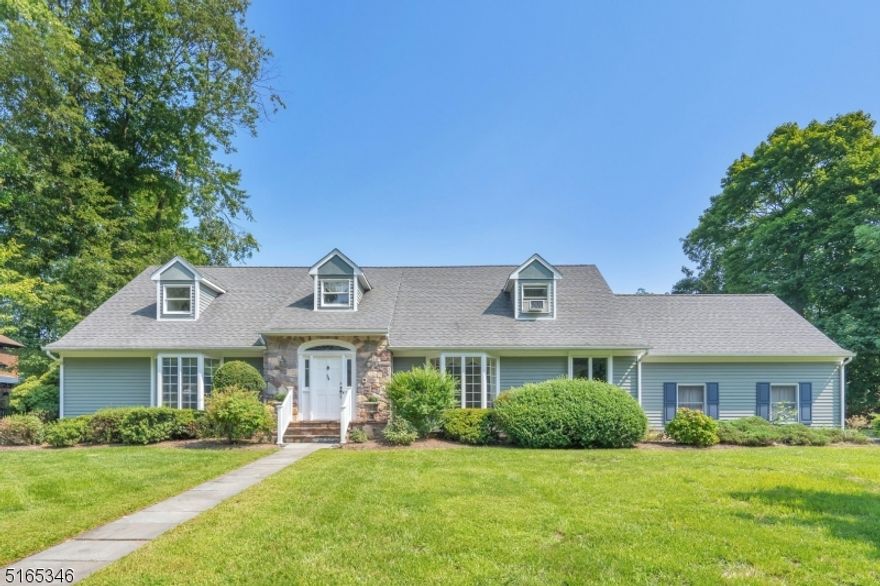 Well maintained spacious short term rental with hardwood floors,  generous room sizes and attached 2 car garage.