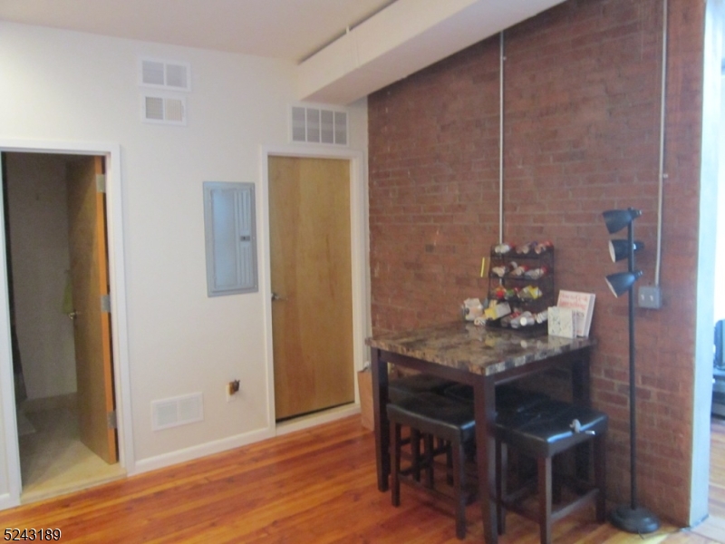 Somerville Boro, New Jersey 08876, United States, 2 Bedrooms Bedrooms, ,1 BathroomBathrooms,Residential,Pending,197751