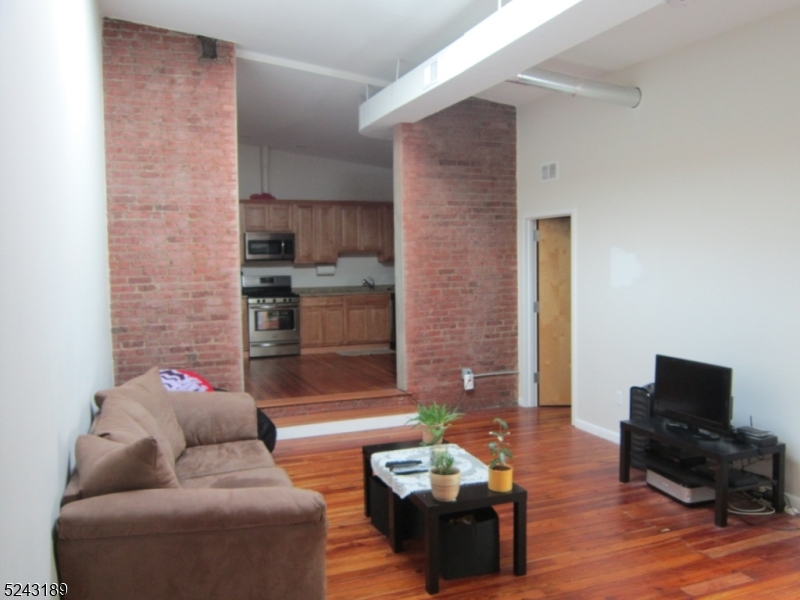 Somerville Boro, New Jersey 08876, United States, 2 Bedrooms Bedrooms, ,1 BathroomBathrooms,Residential,Pending,197751