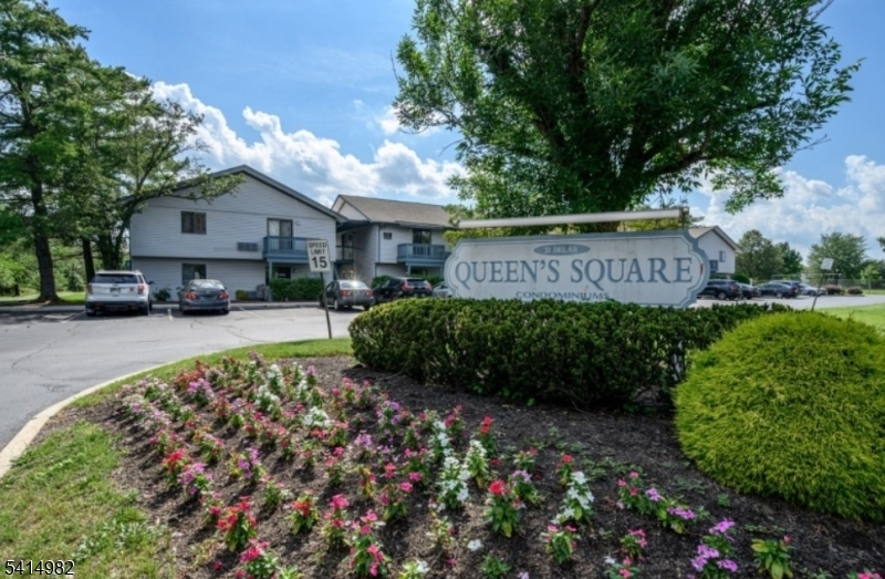 Queens Square - Residential