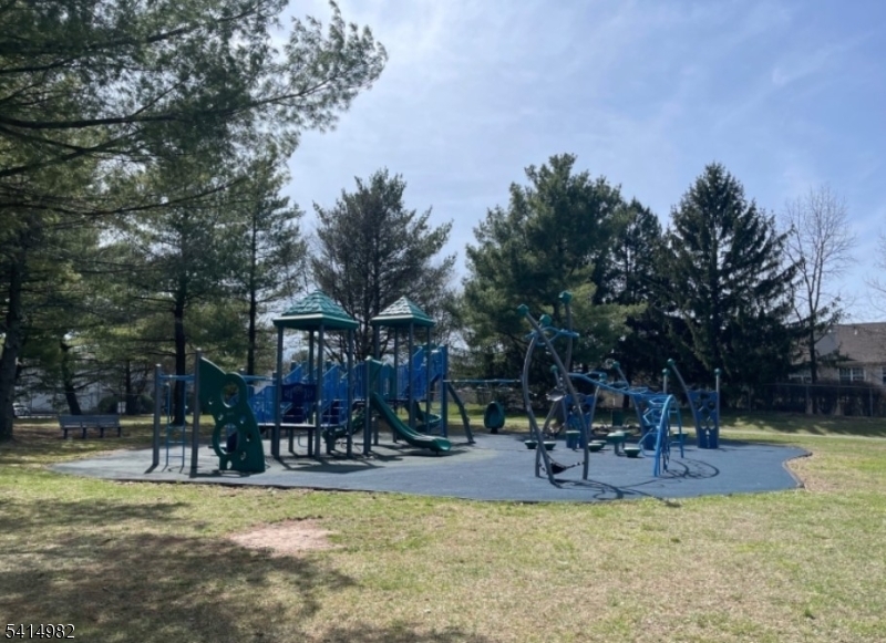 Queens Square - Residential