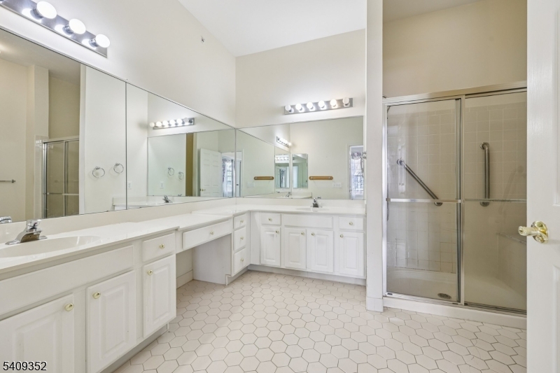 Four Season - Residential