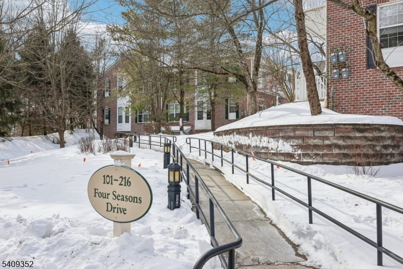 Four Season - Residential