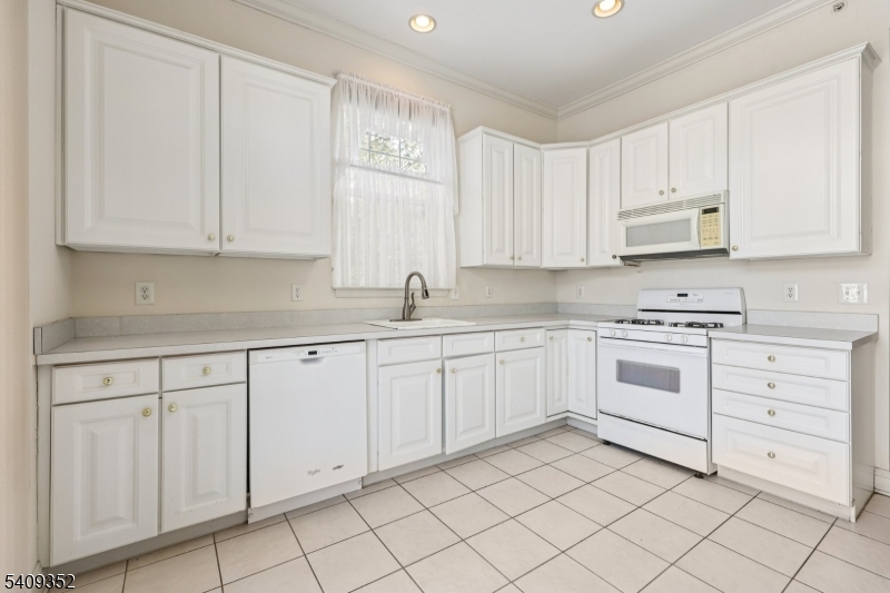 Four Season - Residential