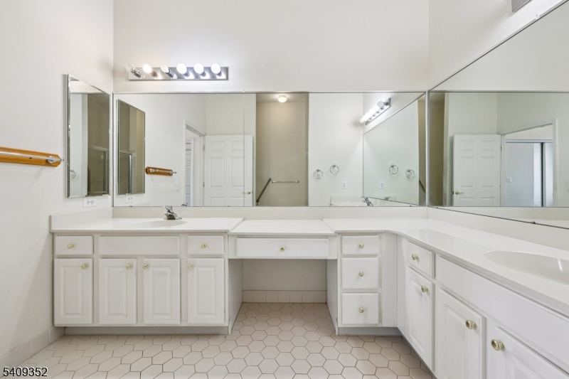 Four Season - Residential