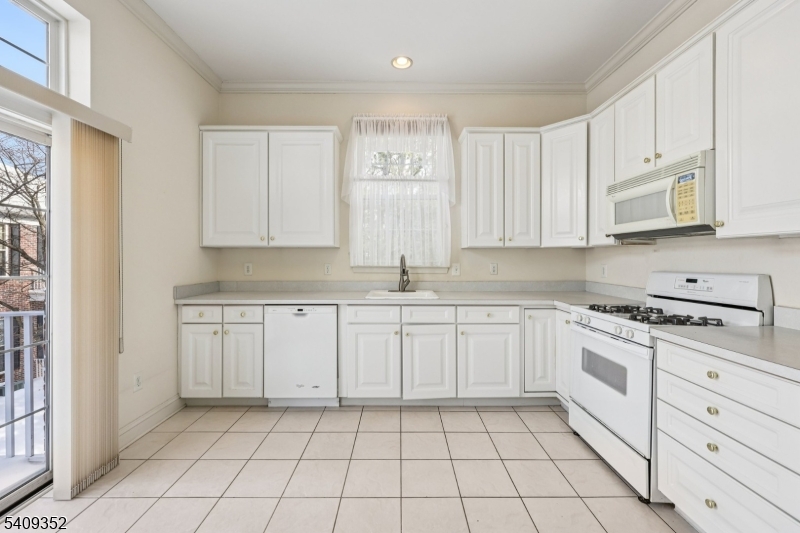 Four Season - Residential