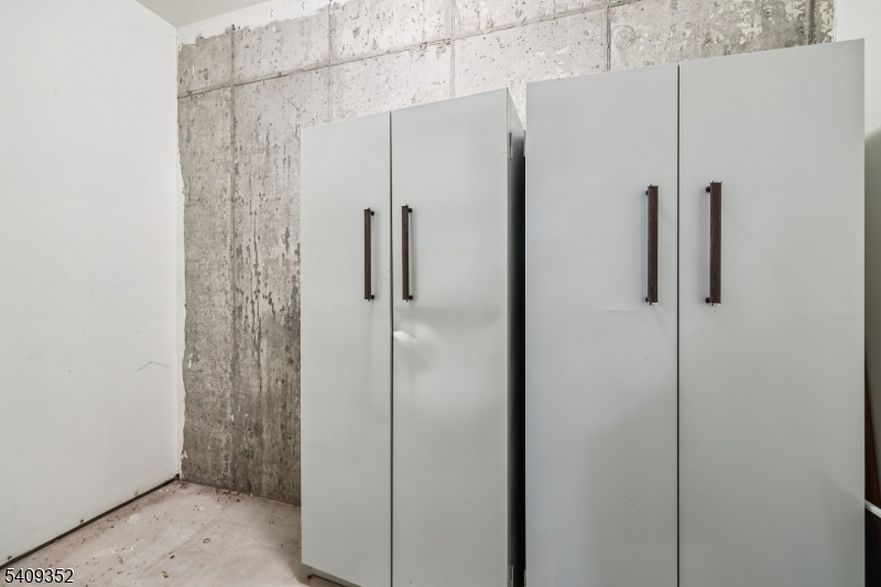 Four Season - Residential