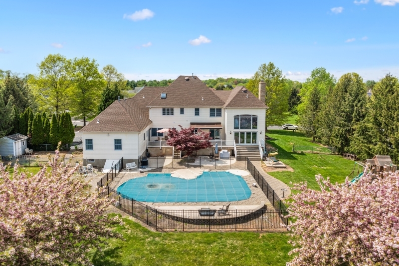 12 Horseshoe Dr