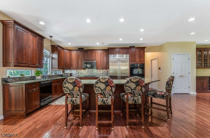 Readington Twp., New Jersey 08889, United States, 5 Bedrooms Bedrooms, ,5 BathroomsBathrooms,Residential,Active,167804