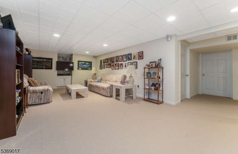 Readington Twp., New Jersey 08889, United States, 5 Bedrooms Bedrooms, ,5 BathroomsBathrooms,Residential,Active,167804