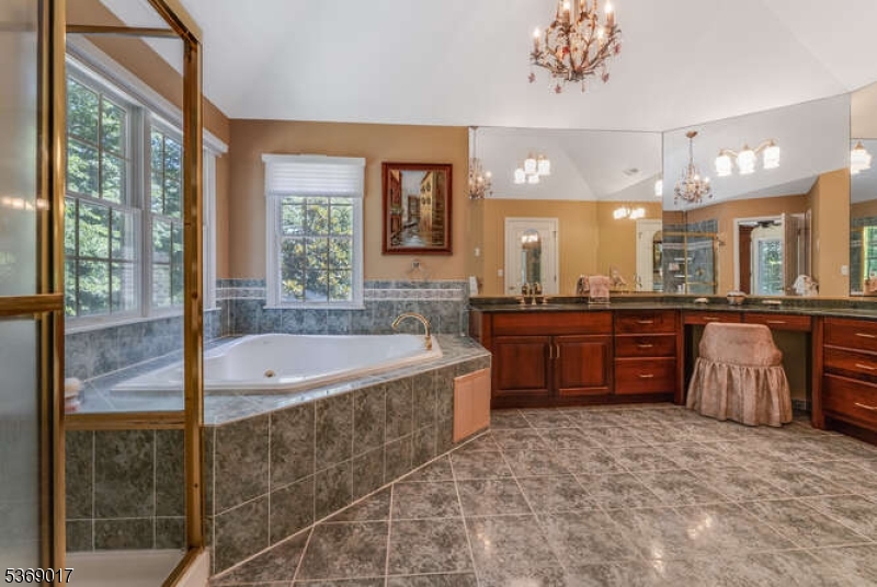 Readington Twp., New Jersey 08889, United States, 5 Bedrooms Bedrooms, ,5 BathroomsBathrooms,Residential,Active,167804