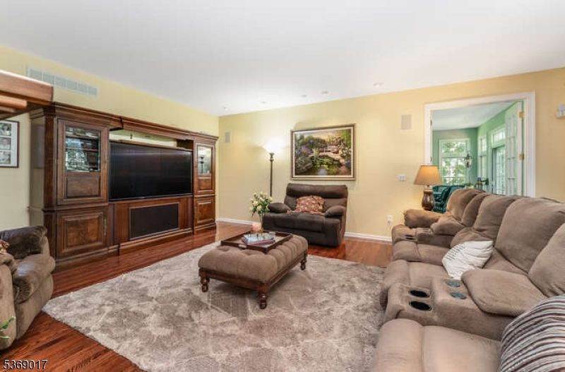 Readington Twp., New Jersey 08889, United States, 5 Bedrooms Bedrooms, ,5 BathroomsBathrooms,Residential,Active,167804