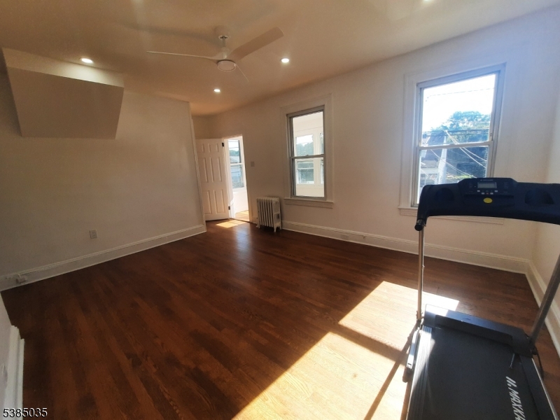 Woodland Park, New Jersey 07424, United States, 3 Bedrooms Bedrooms, ,1 BathroomBathrooms,Residential,Active,210265