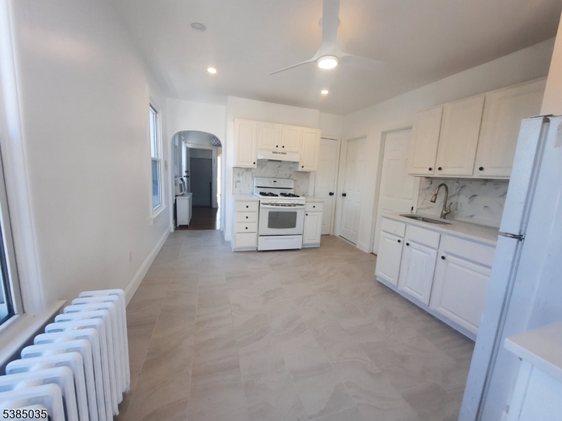 Woodland Park, New Jersey 07424, United States, 3 Bedrooms Bedrooms, ,1 BathroomBathrooms,Residential,Active,210265